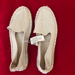 Old Navy Cream Canvas Flat - NWT